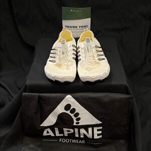 Alpine Footwear Black, yellow and White with Logo Bag